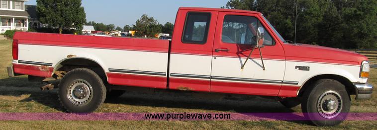 image for item B2753 1993 Ford F250 XL extended cab pickup truck