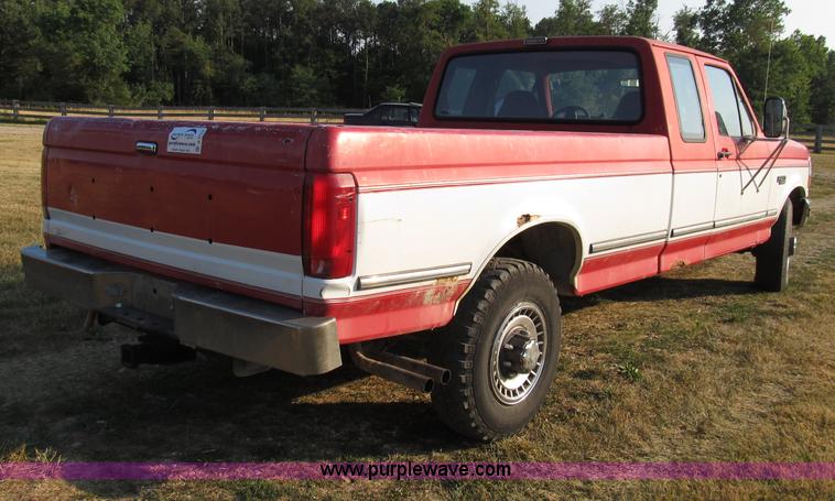 image for item B2753 1993 Ford F250 XL extended cab pickup truck