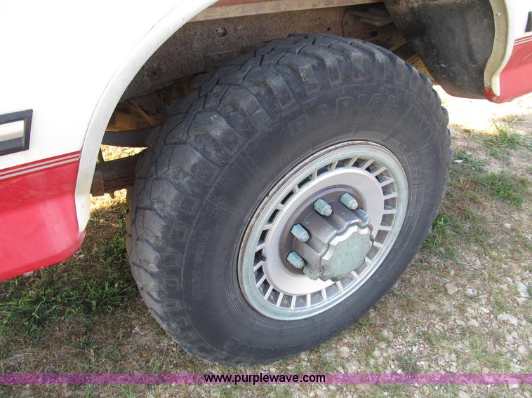 image for item B2753 1993 Ford F250 XL extended cab pickup truck