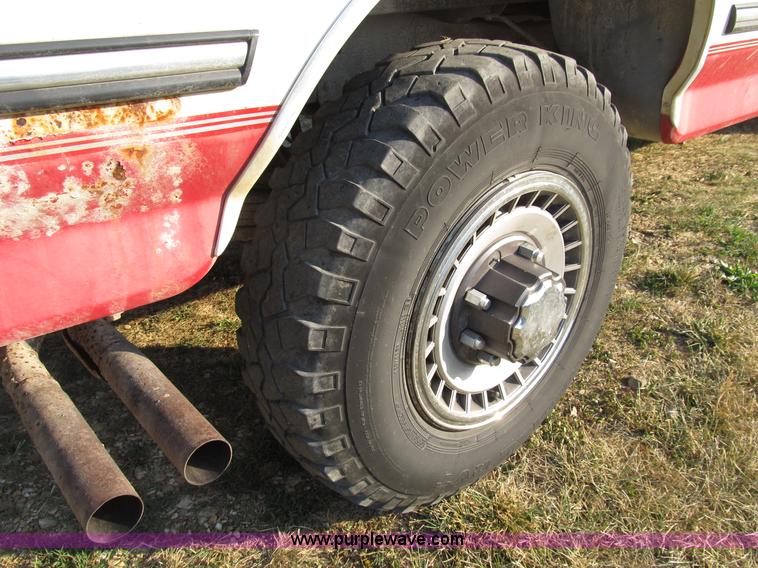 image for item B2753 1993 Ford F250 XL extended cab pickup truck