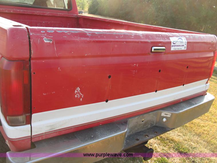 image for item B2753 1993 Ford F250 XL extended cab pickup truck