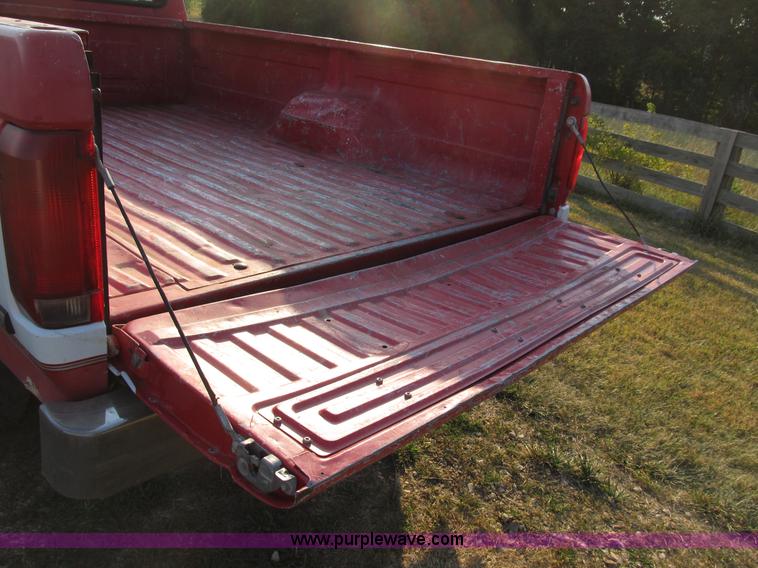 image for item B2753 1993 Ford F250 XL extended cab pickup truck