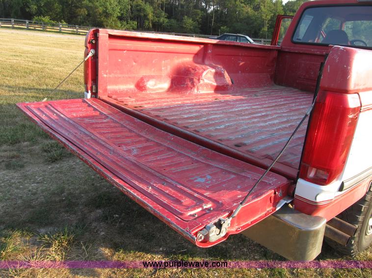 image for item B2753 1993 Ford F250 XL extended cab pickup truck