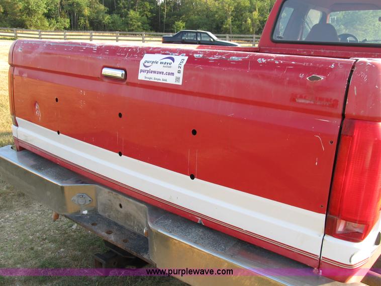 image for item B2753 1993 Ford F250 XL extended cab pickup truck