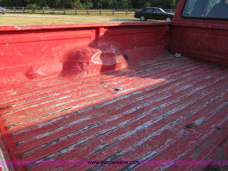 image for item B2753 1993 Ford F250 XL extended cab pickup truck