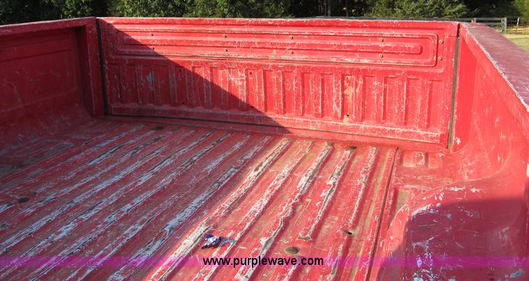 image for item B2753 1993 Ford F250 XL extended cab pickup truck