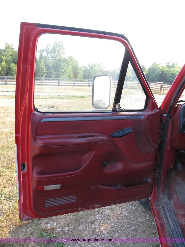 image for item B2753 1993 Ford F250 XL extended cab pickup truck