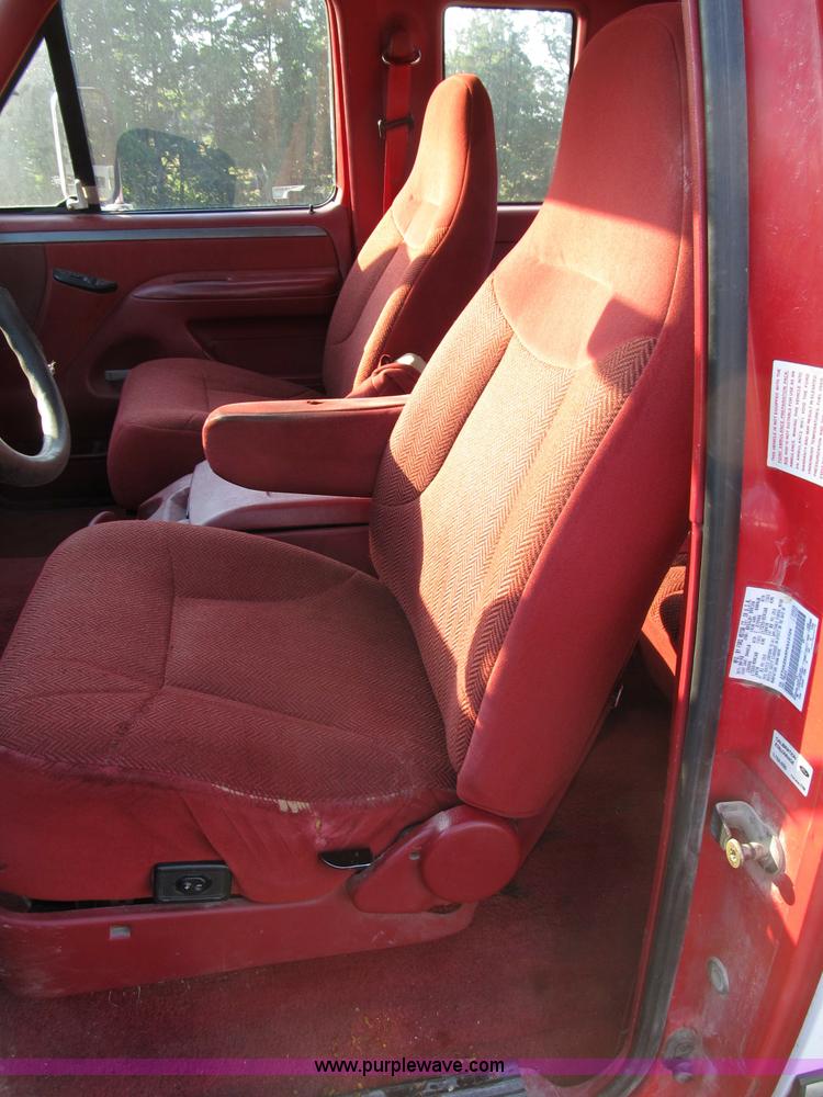 image for item B2753 1993 Ford F250 XL extended cab pickup truck