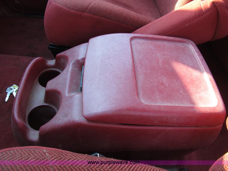 image for item B2753 1993 Ford F250 XL extended cab pickup truck