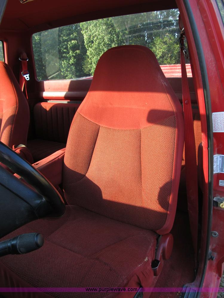 image for item B2753 1993 Ford F250 XL extended cab pickup truck