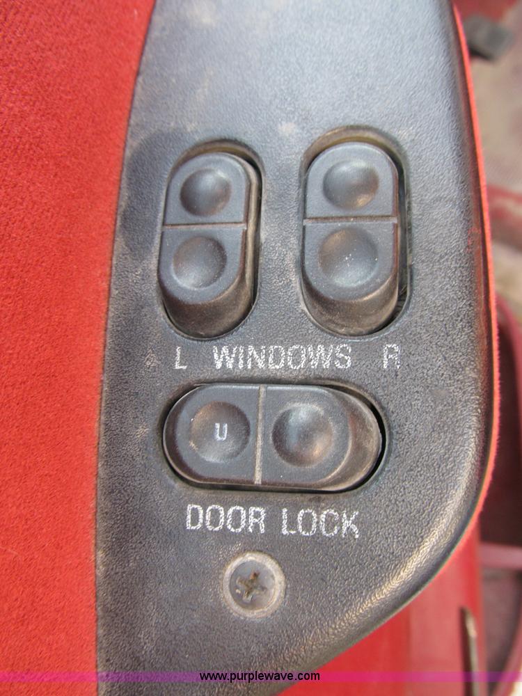 image for item B2753 1993 Ford F250 XL extended cab pickup truck