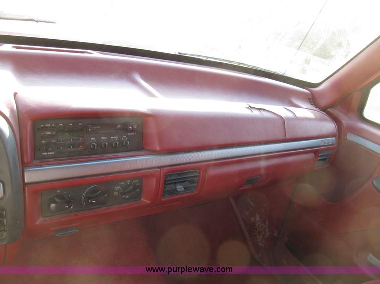 image for item B2753 1993 Ford F250 XL extended cab pickup truck