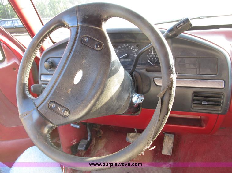 image for item B2753 1993 Ford F250 XL extended cab pickup truck