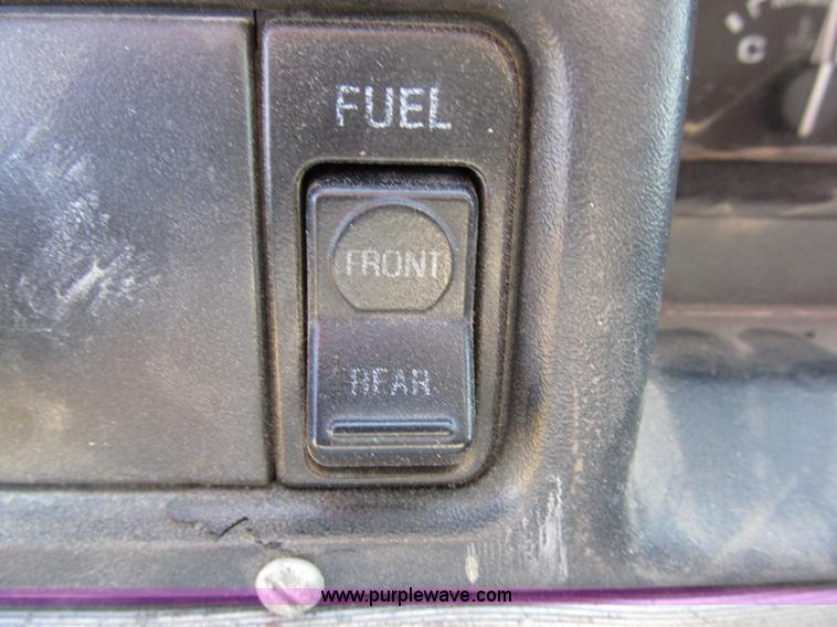 image for item B2753 1993 Ford F250 XL extended cab pickup truck