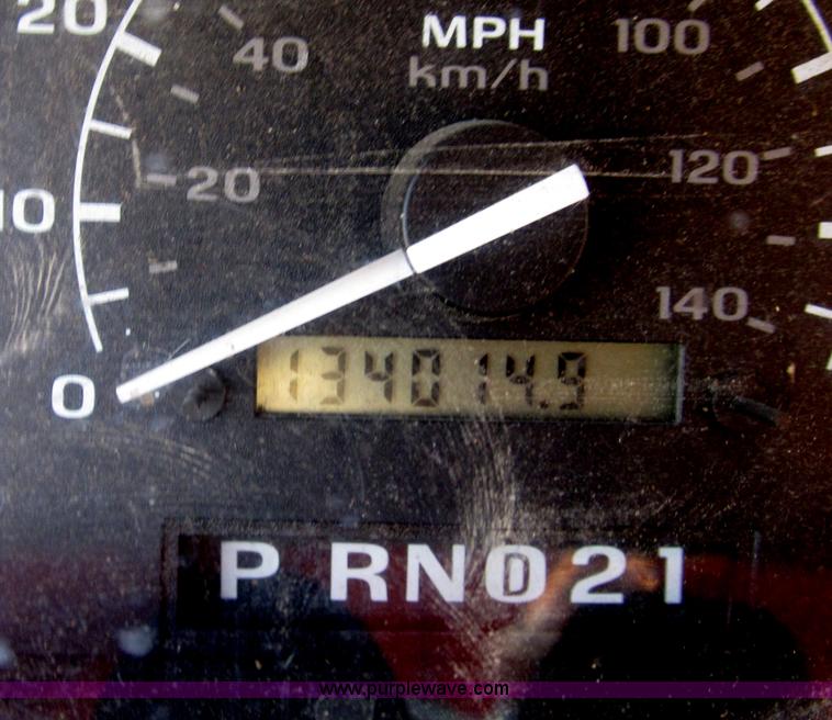 image for item B2753 1993 Ford F250 XL extended cab pickup truck