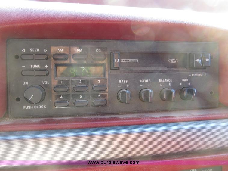 image for item B2753 1993 Ford F250 XL extended cab pickup truck