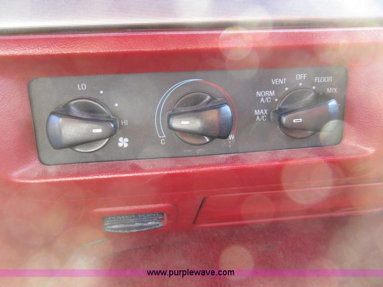 image for item B2753 1993 Ford F250 XL extended cab pickup truck