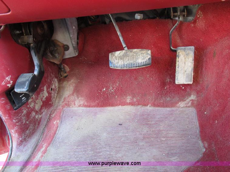 image for item B2753 1993 Ford F250 XL extended cab pickup truck