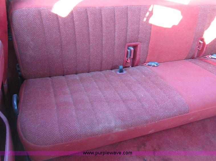 image for item B2753 1993 Ford F250 XL extended cab pickup truck