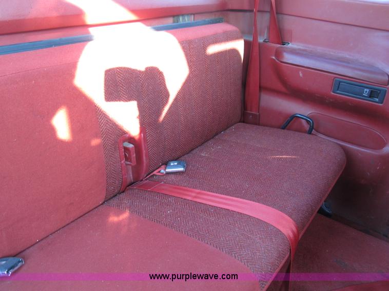 image for item B2753 1993 Ford F250 XL extended cab pickup truck