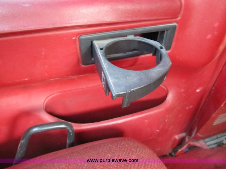 image for item B2753 1993 Ford F250 XL extended cab pickup truck