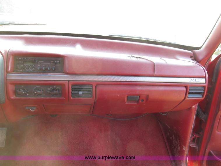 image for item B2753 1993 Ford F250 XL extended cab pickup truck