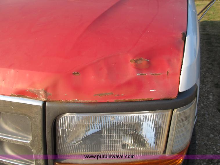 image for item B2753 1993 Ford F250 XL extended cab pickup truck