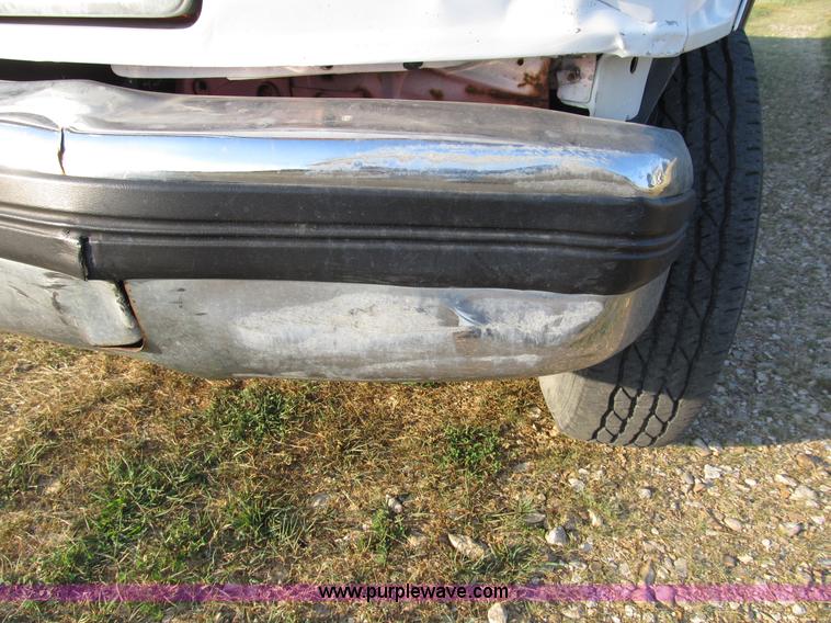 image for item B2753 1993 Ford F250 XL extended cab pickup truck