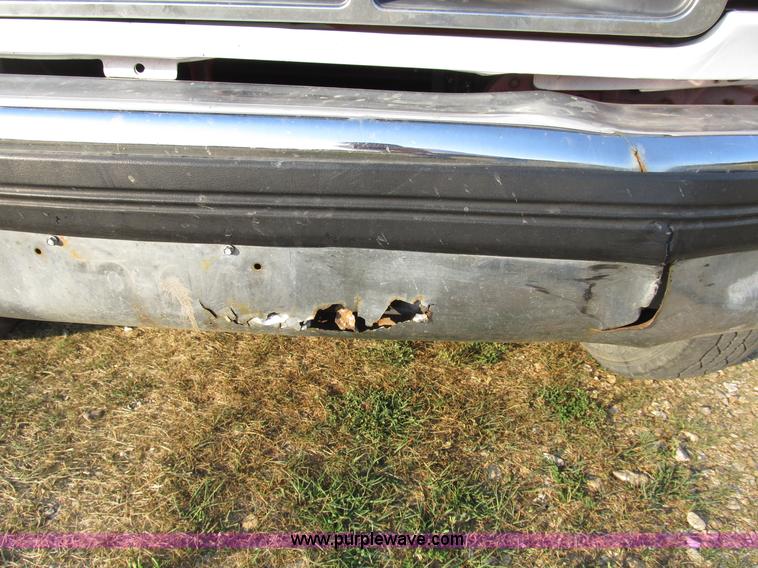 image for item B2753 1993 Ford F250 XL extended cab pickup truck