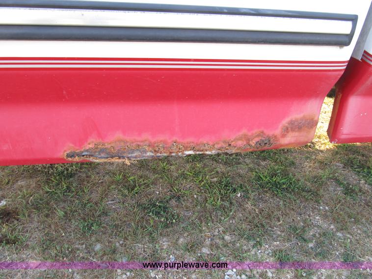 image for item B2753 1993 Ford F250 XL extended cab pickup truck