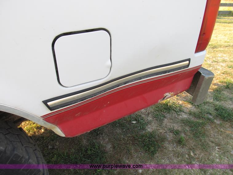 image for item B2753 1993 Ford F250 XL extended cab pickup truck