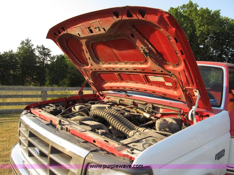 image for item B2753 1993 Ford F250 XL extended cab pickup truck