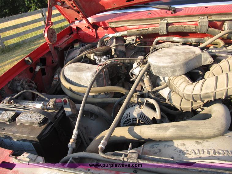 image for item B2753 1993 Ford F250 XL extended cab pickup truck