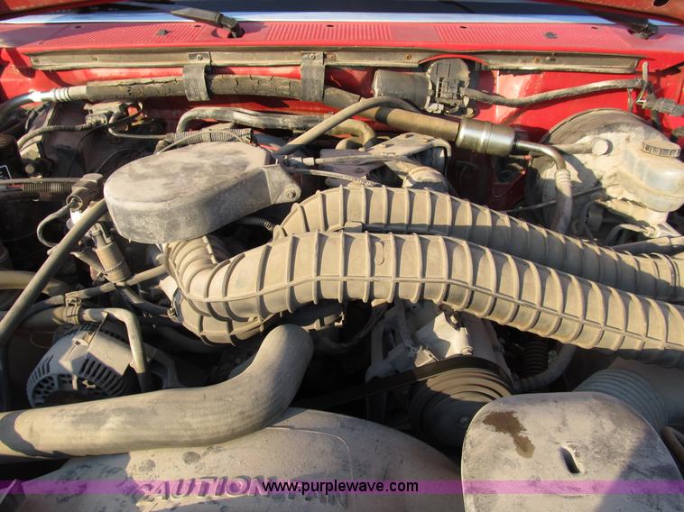 image for item B2753 1993 Ford F250 XL extended cab pickup truck