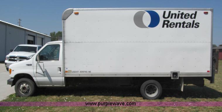 image for item B5158 2002 Ford E450 Super Duty box truck