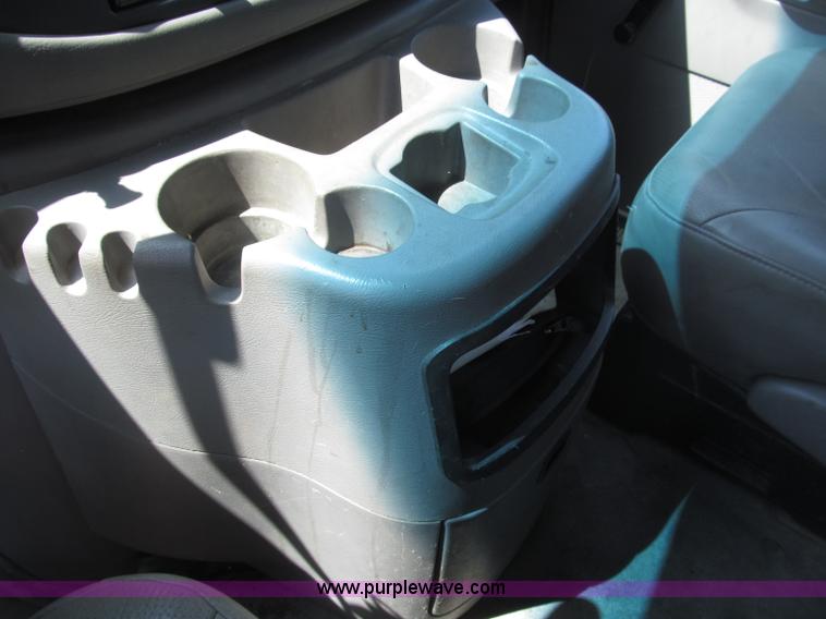 image for item B5158 2002 Ford E450 Super Duty box truck