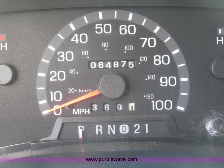 image for item B5158 2002 Ford E450 Super Duty box truck