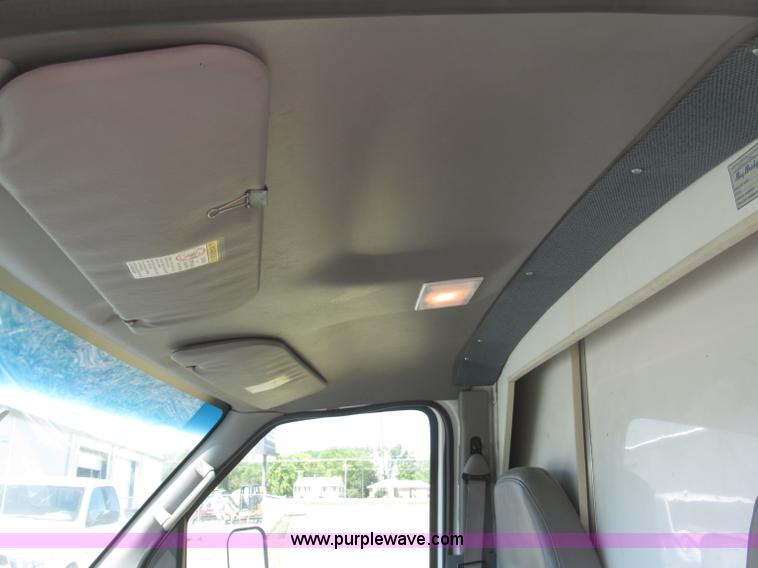 image for item B5158 2002 Ford E450 Super Duty box truck