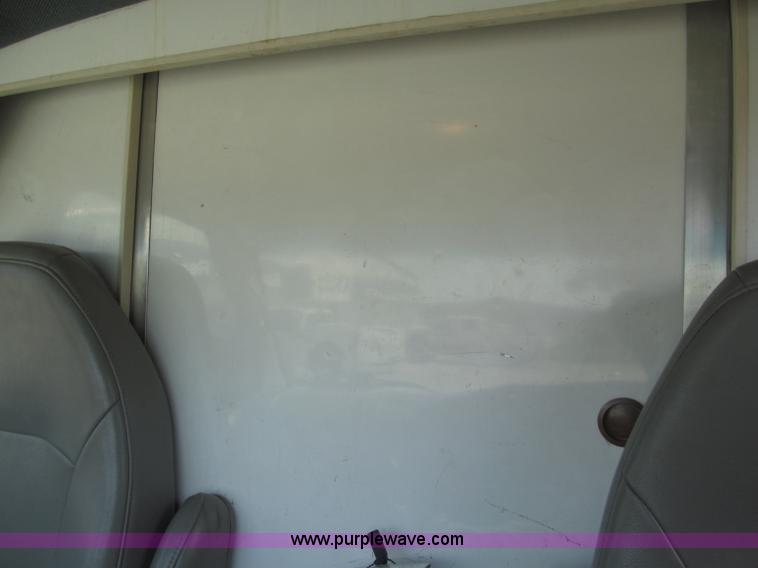 image for item B5158 2002 Ford E450 Super Duty box truck