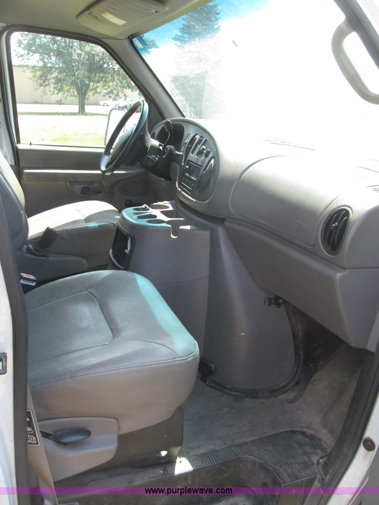 image for item B5158 2002 Ford E450 Super Duty box truck