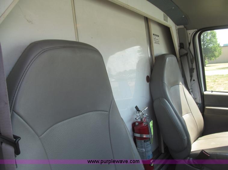 image for item B5158 2002 Ford E450 Super Duty box truck