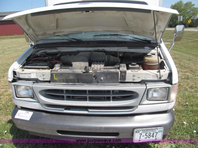 image for item B5158 2002 Ford E450 Super Duty box truck