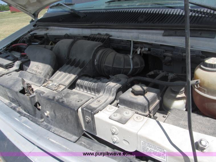 image for item B5158 2002 Ford E450 Super Duty box truck