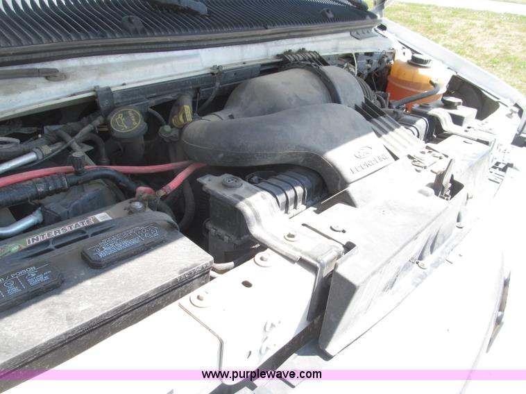 image for item B5158 2002 Ford E450 Super Duty box truck