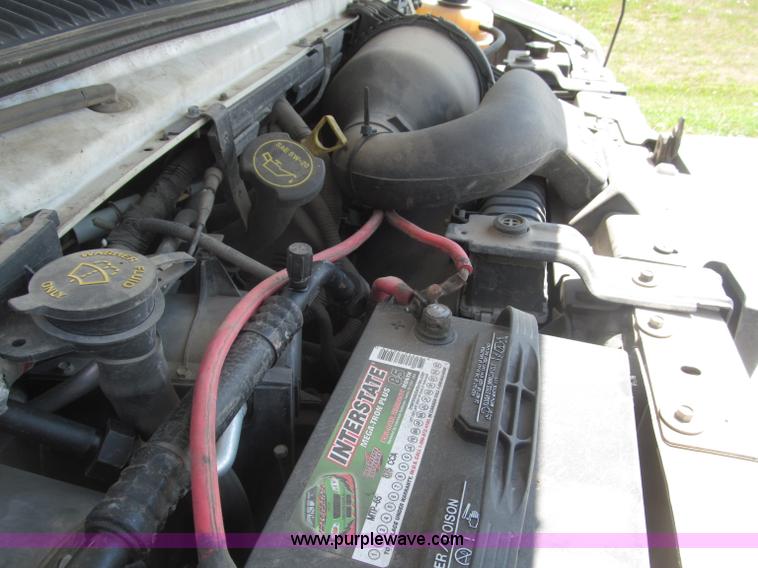 image for item B5158 2002 Ford E450 Super Duty box truck