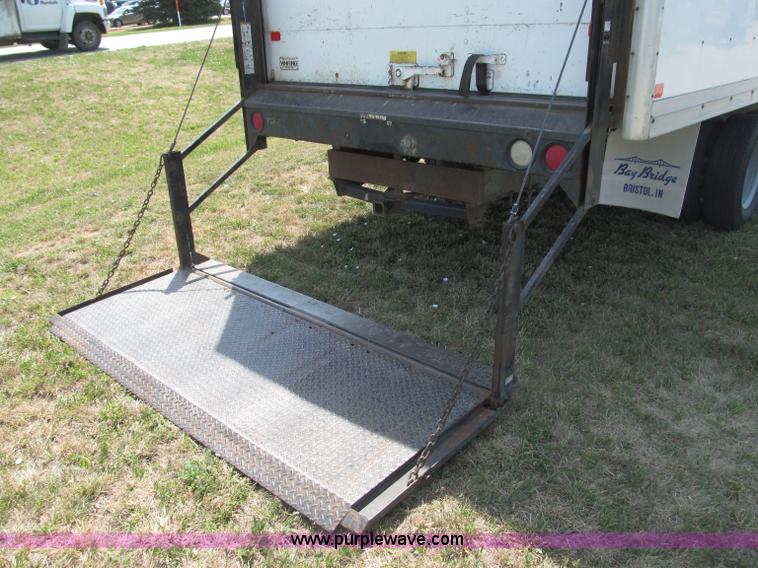 image for item B5158 2002 Ford E450 Super Duty box truck