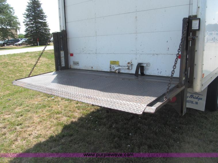 image for item B5158 2002 Ford E450 Super Duty box truck