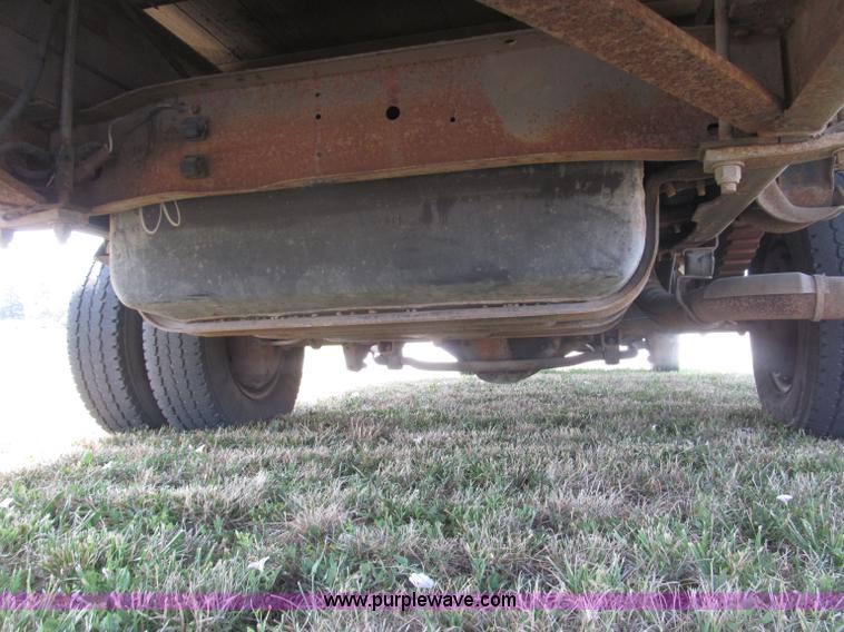 image for item B5158 2002 Ford E450 Super Duty box truck