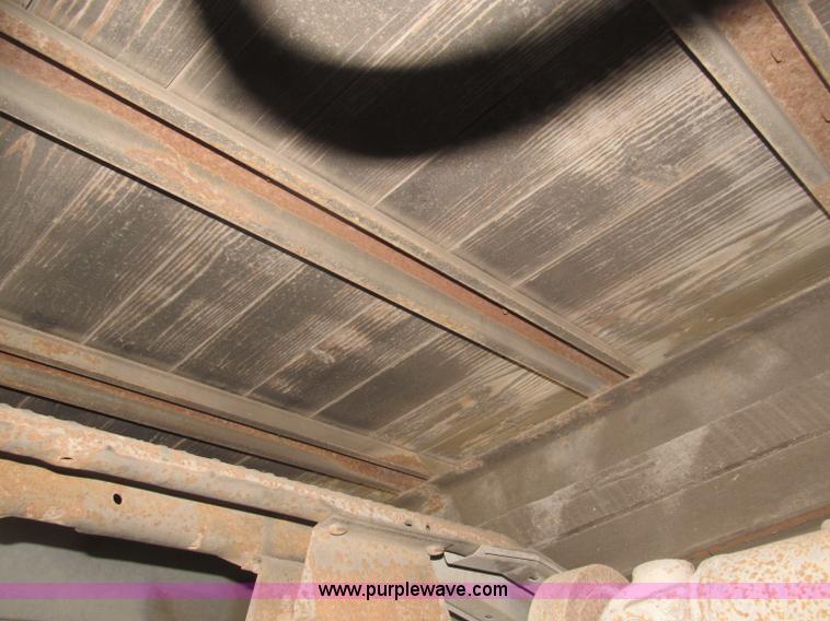 image for item B5158 2002 Ford E450 Super Duty box truck