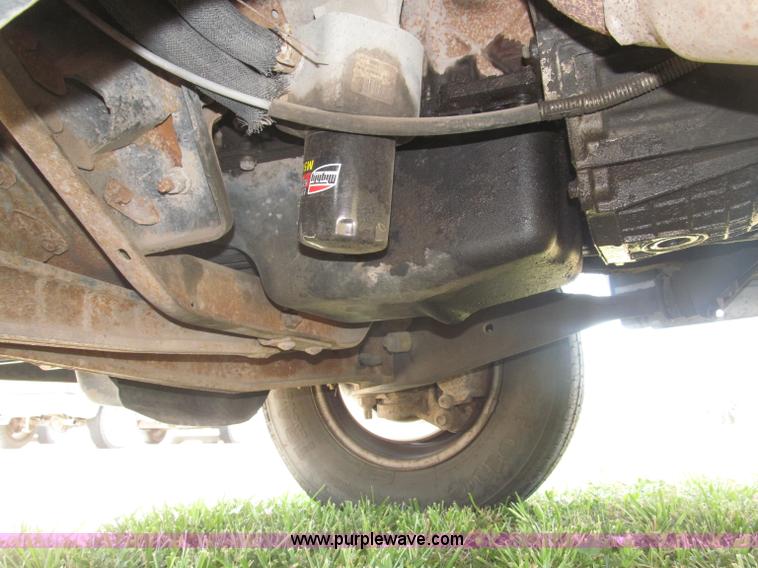 image for item B5158 2002 Ford E450 Super Duty box truck